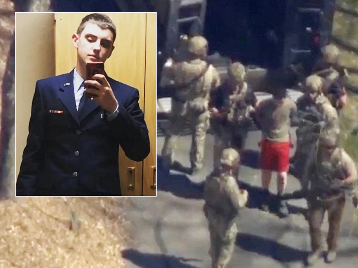 Airman Arrested For Pentagon Leaks ‘wore An Ar 15…